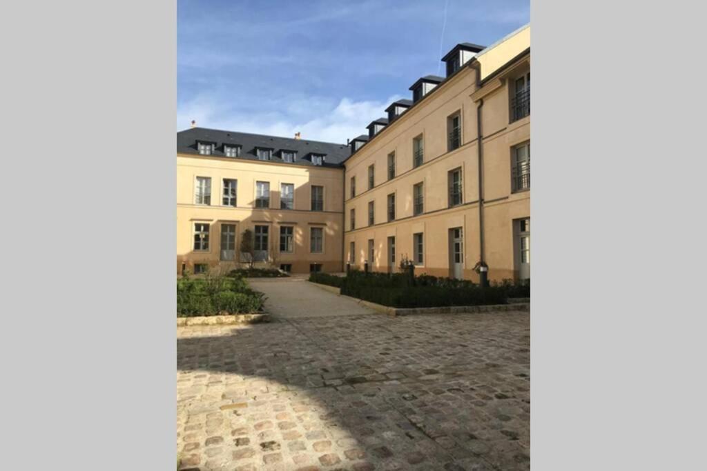 L'Independance Apartment Versailles Bagian luar foto