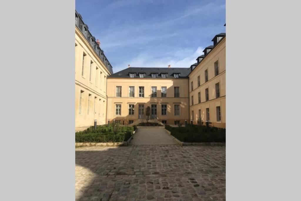L'Independance Apartment Versailles Bagian luar foto