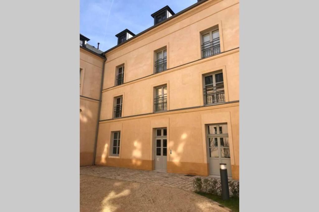 L'Independance Apartment Versailles Bagian luar foto