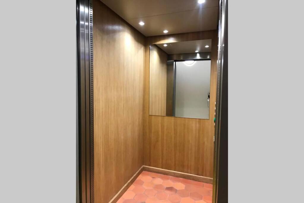 L'Independance Apartment Versailles Bagian luar foto